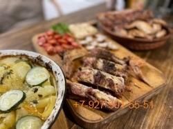 Ребра и картошка с овощами в Тандыре