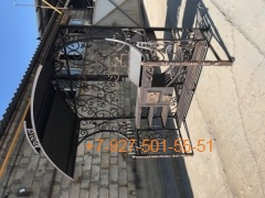 Мангал с крышей № 0056 (ковка) Витые столбы, печка, рисунок под крышей